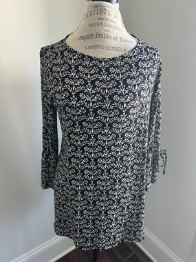 LIKE NEW J. Jill Black, Cream & Tan Floral Tunic Top with 3/4 Bell Tie Sleeves